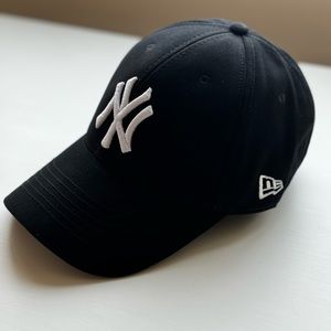 Black-white NY Hat